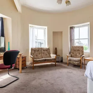 Cosy 2 Bedroom In Old Town Edinburgh